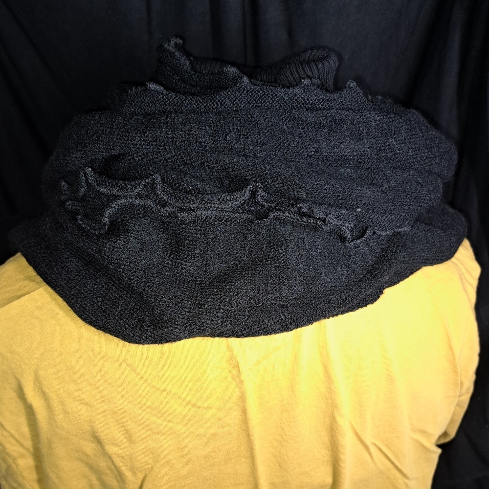 Beautiful Rosette Knit Scarf - Picture 6 of 6